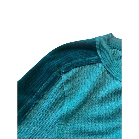 Sundance thermal tee with velvet accent sleeve sz M - Picture 3 of 4